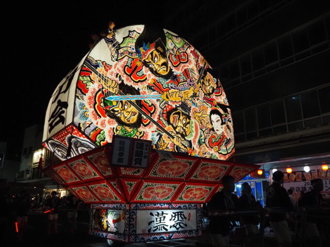8月上旬夏の東北旅弘前ねぷた和紙に浮き出る迫力の洪水