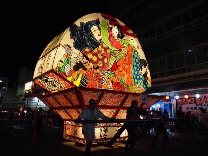8月上旬夏の東北旅弘前ねぷた壇ノ浦の戦いが描かれたねぷた