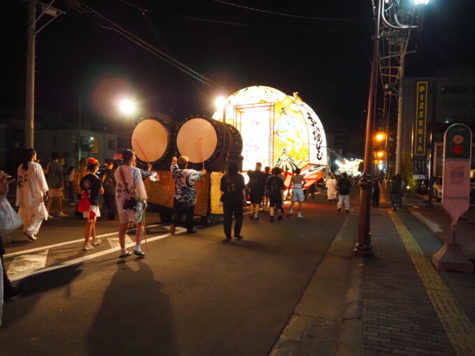 8月上旬夏の東北旅弘前ねぷた3時間にもわたる合同運行を終えねぷたはそれぞれの街へと帰ってゆく