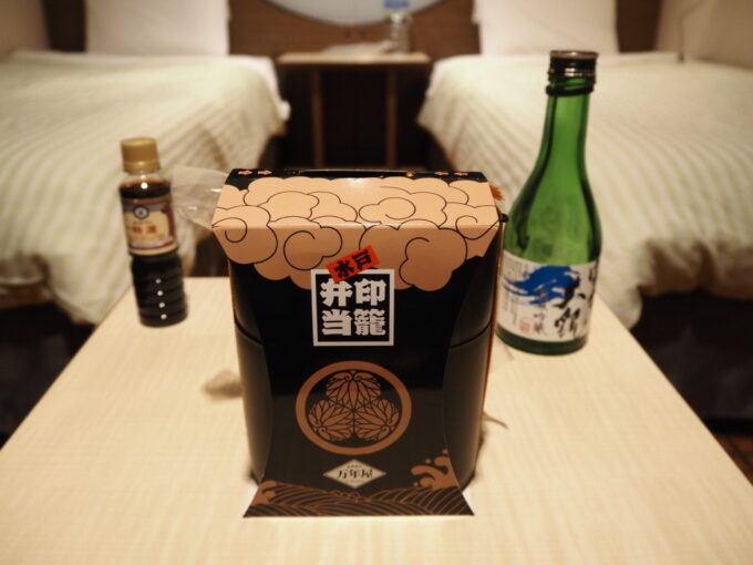 8月末日商船三井さんふらわあさんふらわあふらのスーペリア和洋室で味わう大洗はお弁当の万年屋が調製する水戸印籠弁当