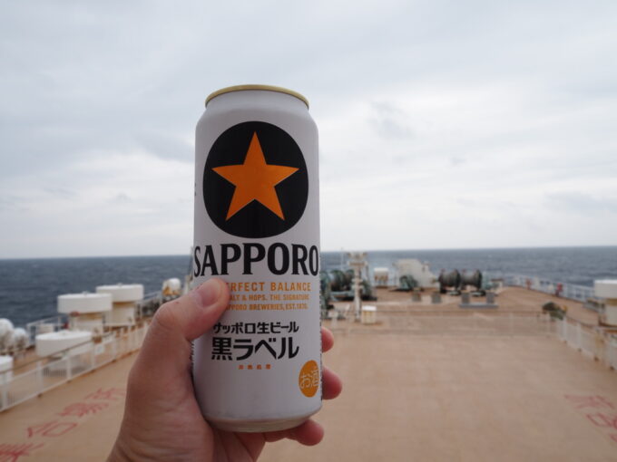 9月上旬商船三井さんふらわあさんふらわあふらの大浴場で最後の一浴を愉しみデッキで去りゆく航跡を見つめながらいけない午前の缶ビール