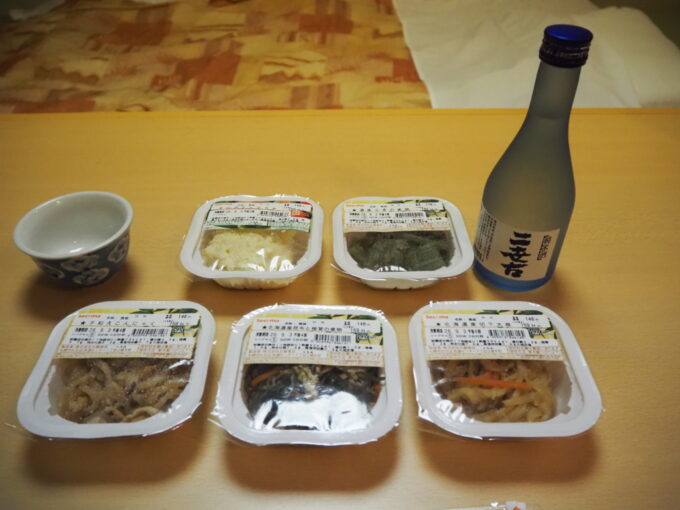 9月上旬7年ぶりの再会となる太平洋フェリーきそ初めての特等和室セイコーマートで仕入れたお惣菜と地酒でひとり船上宴会開始