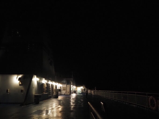 9月上旬7年ぶりの再会となる太平洋フェリーきそ船旅の旅情にあふれる夜の甲板