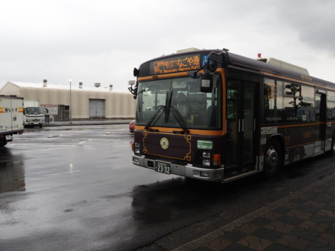 9月上旬雨の名古屋フェリー埠頭から名古屋市交通局名古屋港行きバスに乗車