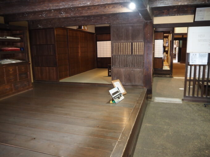 9月上旬7年ぶりの犬山城下町旧磯部家住宅の重厚な室内