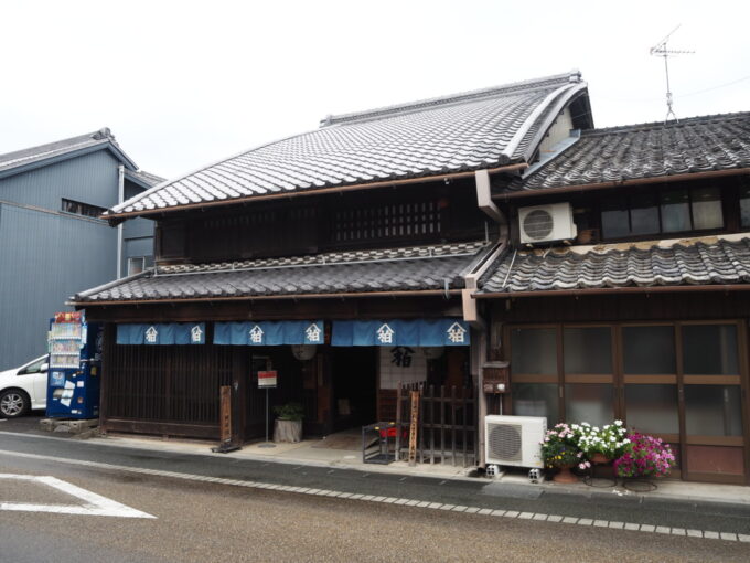 9月上旬7年ぶりの犬山城下町本町通りむくり屋根が目を引く旧磯部家住宅