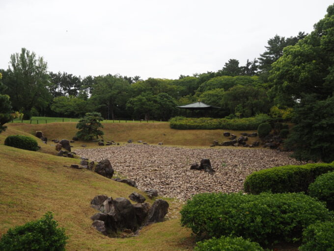 9月上旬雨の名古屋城二之丸庭園東御泉水